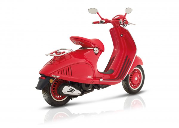 Vespa 946 RED