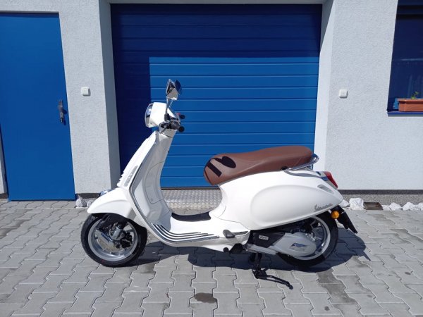 Vespa Primavera 125ie bílá