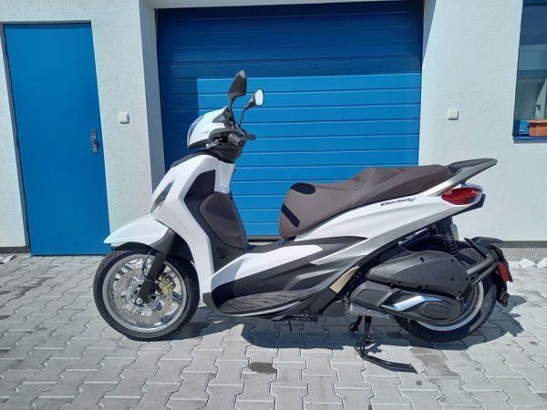 Beverly POLICE 300 ABS ASR komisní prodej 1000 km