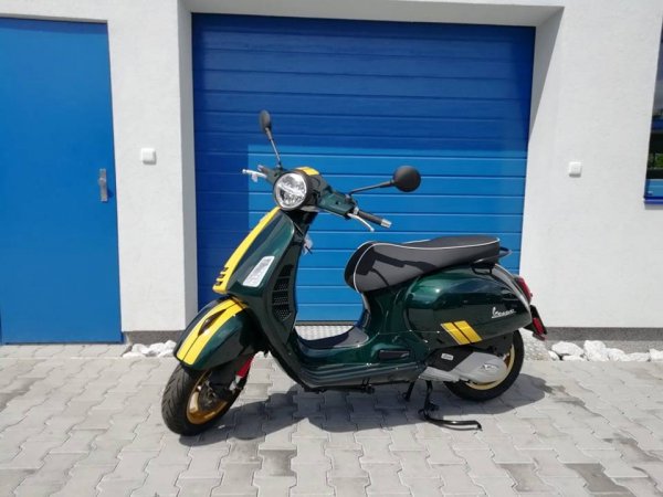 Vespa GTS Super Racing SIXTIES 300 hpe