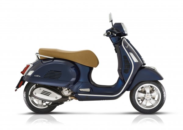 Vespa GTS 300 modrá
