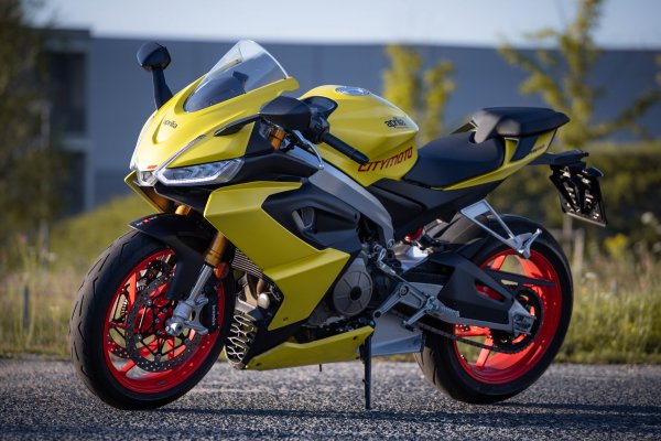 Aprilia Tuono V4 Factory