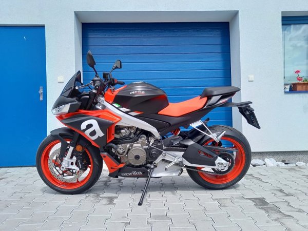 Aprilia Tuono 660 černé
