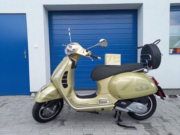 Předváděcí motocykl Vespa GTS 125 75´TH ABS zlatá
