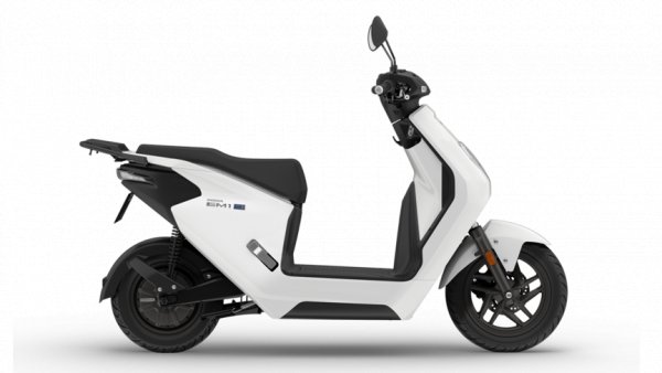 EM1 e
