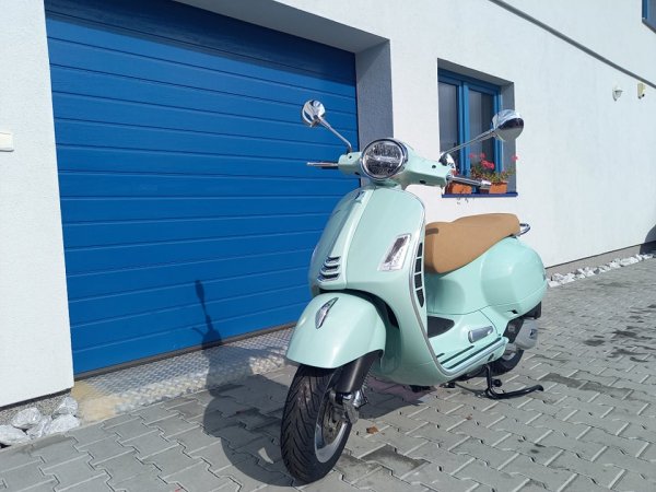 Vespa GTS 125 zelená
