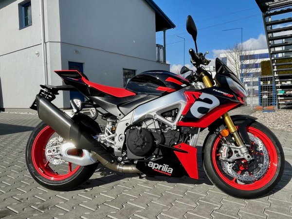 Aprilia Tuono V4 Factory černé