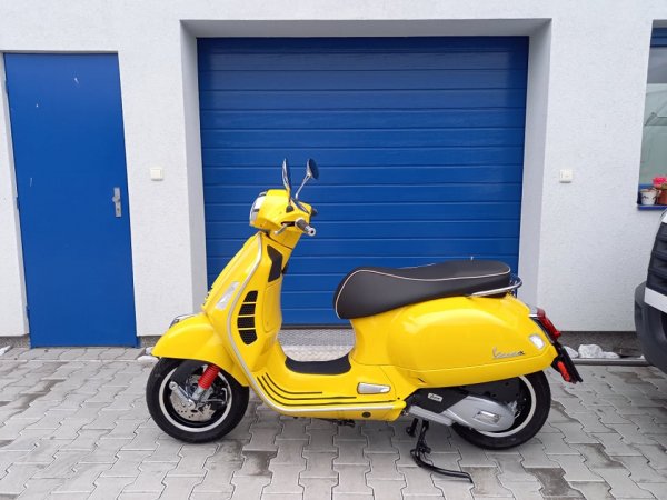 Vespa GTS 125 Super žlutá