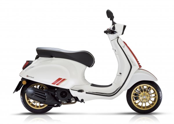 Vespa GTS - racing  sixties white